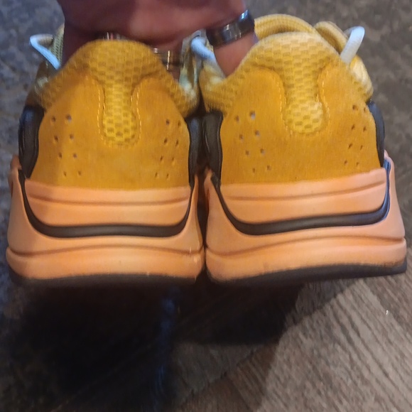 adidas Yeezy Boost 700 Sun Orange Black | 7 Men/9WMNS | GZ6984 - Picture 5 of 7